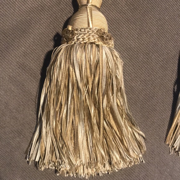 Gorgeous!! Tie backs - Picture 2 of 3